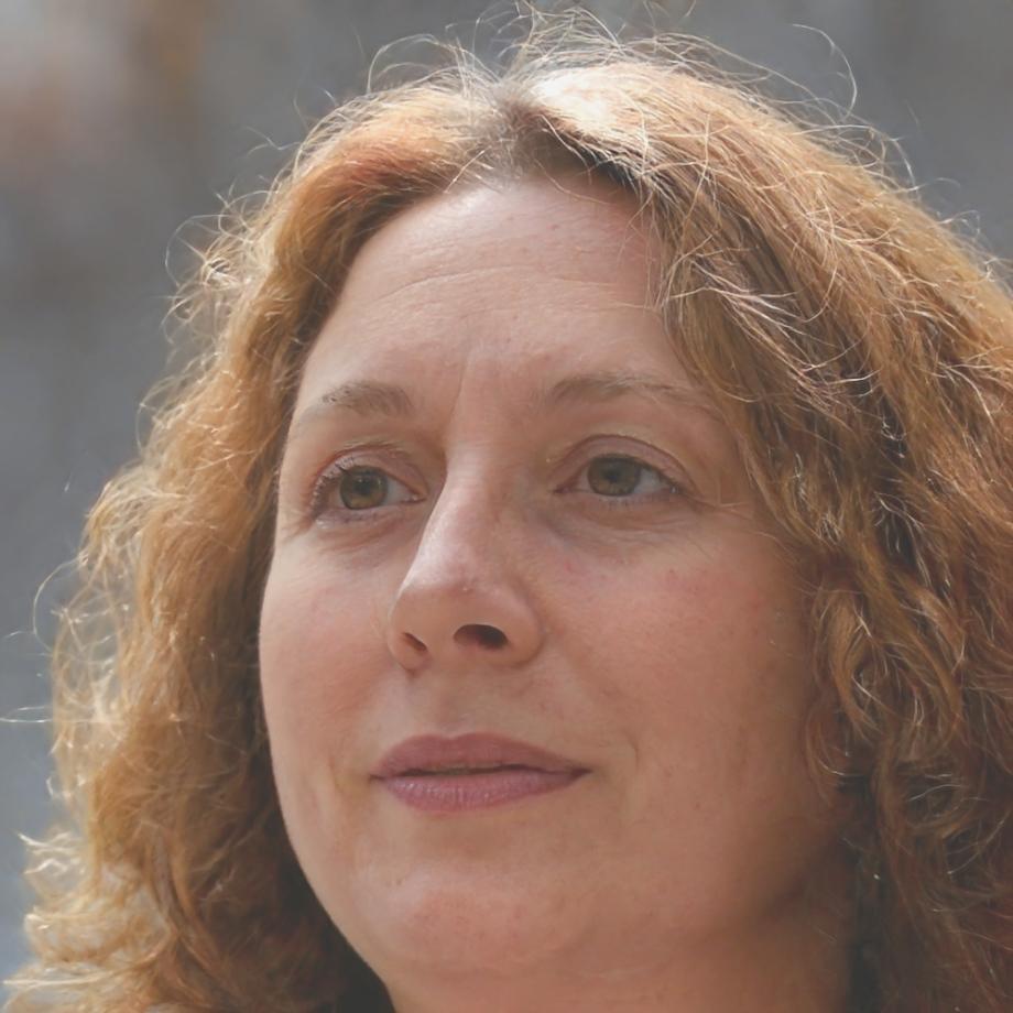 Portrait de Marie Dubois, diplômée du programme d'analyse financière
